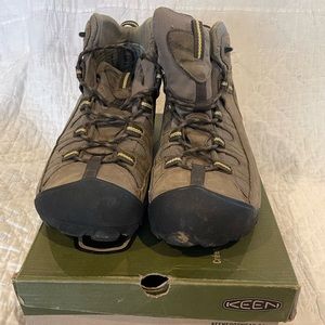 Keen Targhee II Mid Tan mens size 12